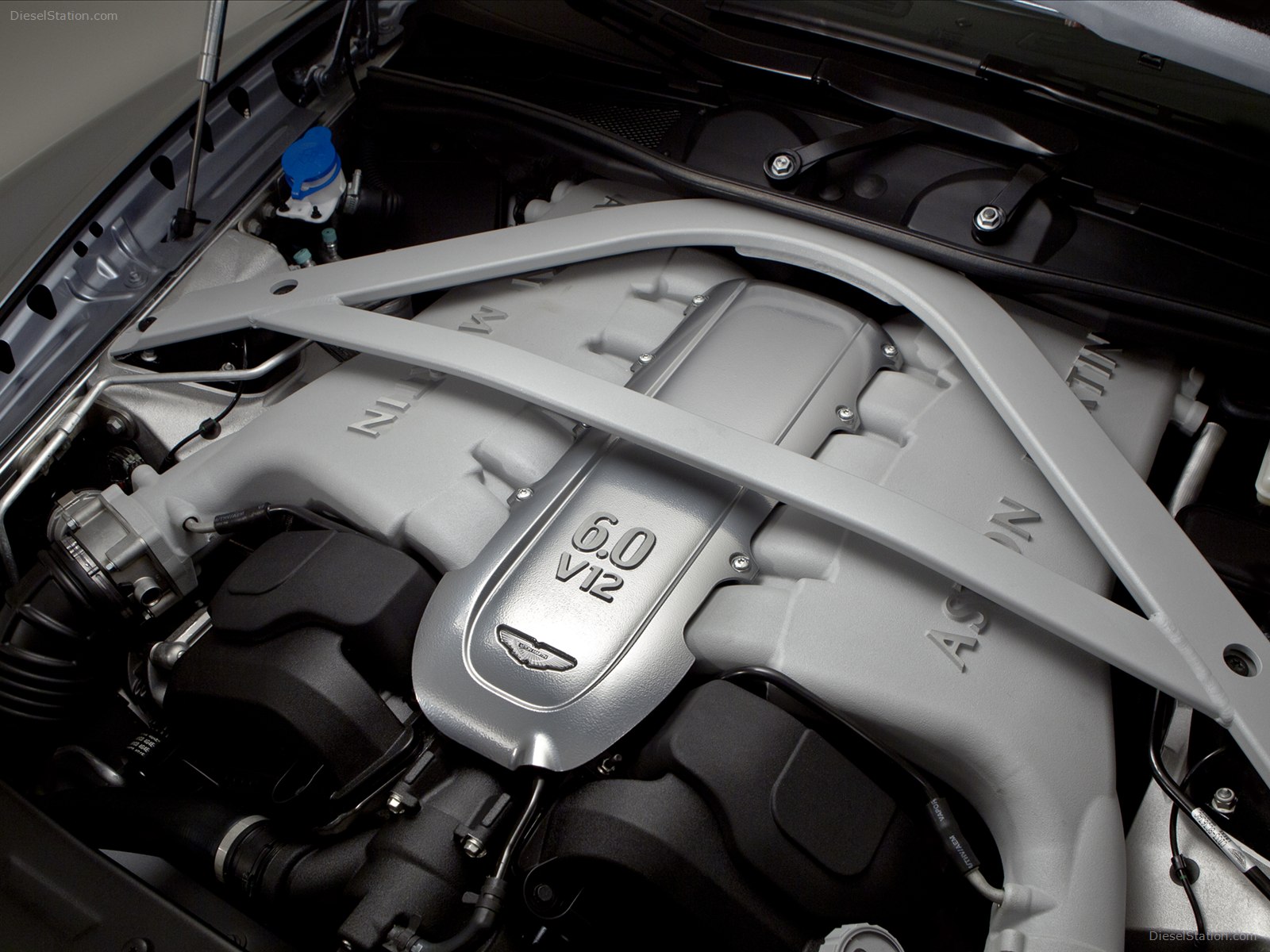 Aston Martin DB9 2013